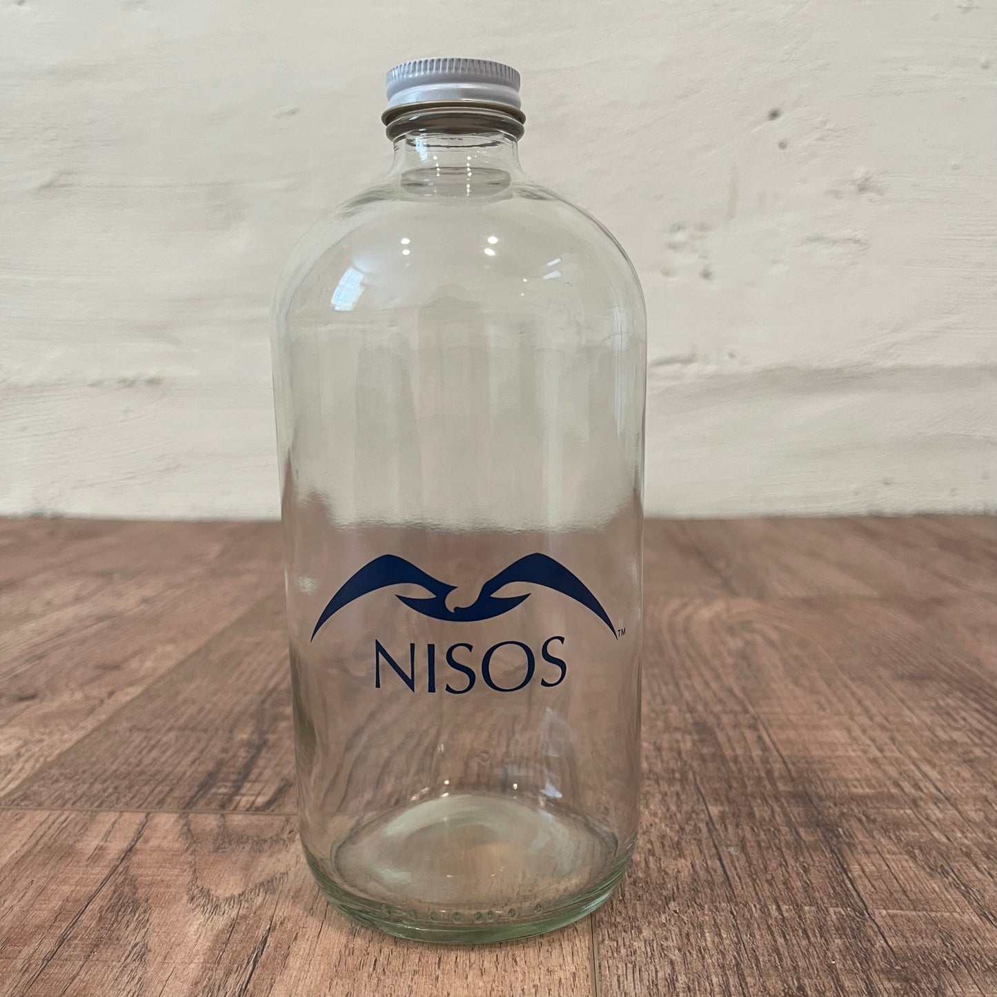 Nisos 32 oz Flint Glass Bottle with Lid