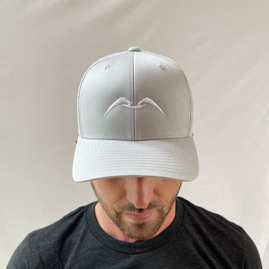 Nisos Trucker Hat in Light Grey